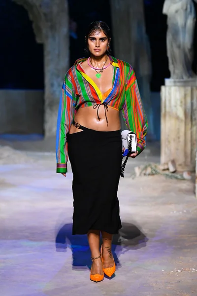 Look 19